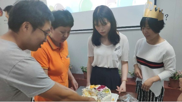 草莓视频懂你更多環保6月員工生日會，一（yī）起走過的日子